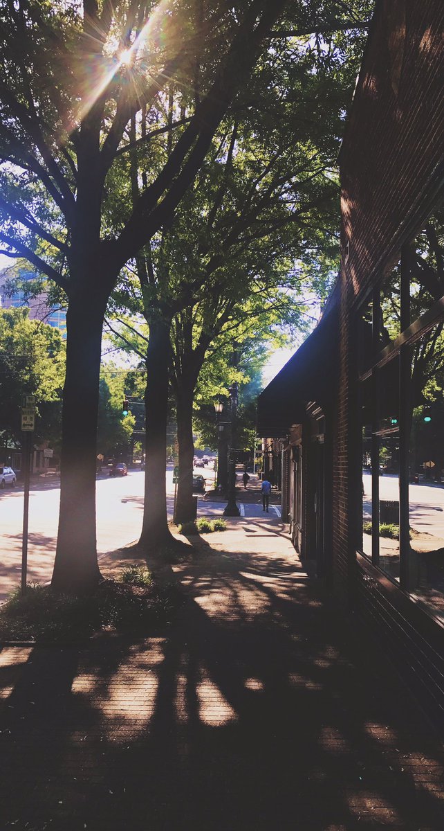 runologie's tweet image. Best part about running back to the shop? The downhill. #lifemetaphors #happyhumpday