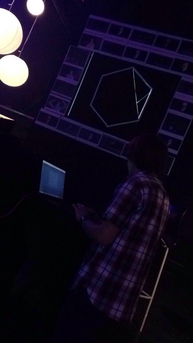 Productionpaige's tweet photo. Live projection mapping- come come come, try try try  #productionarts https://t.co/ldN2FgkQ42