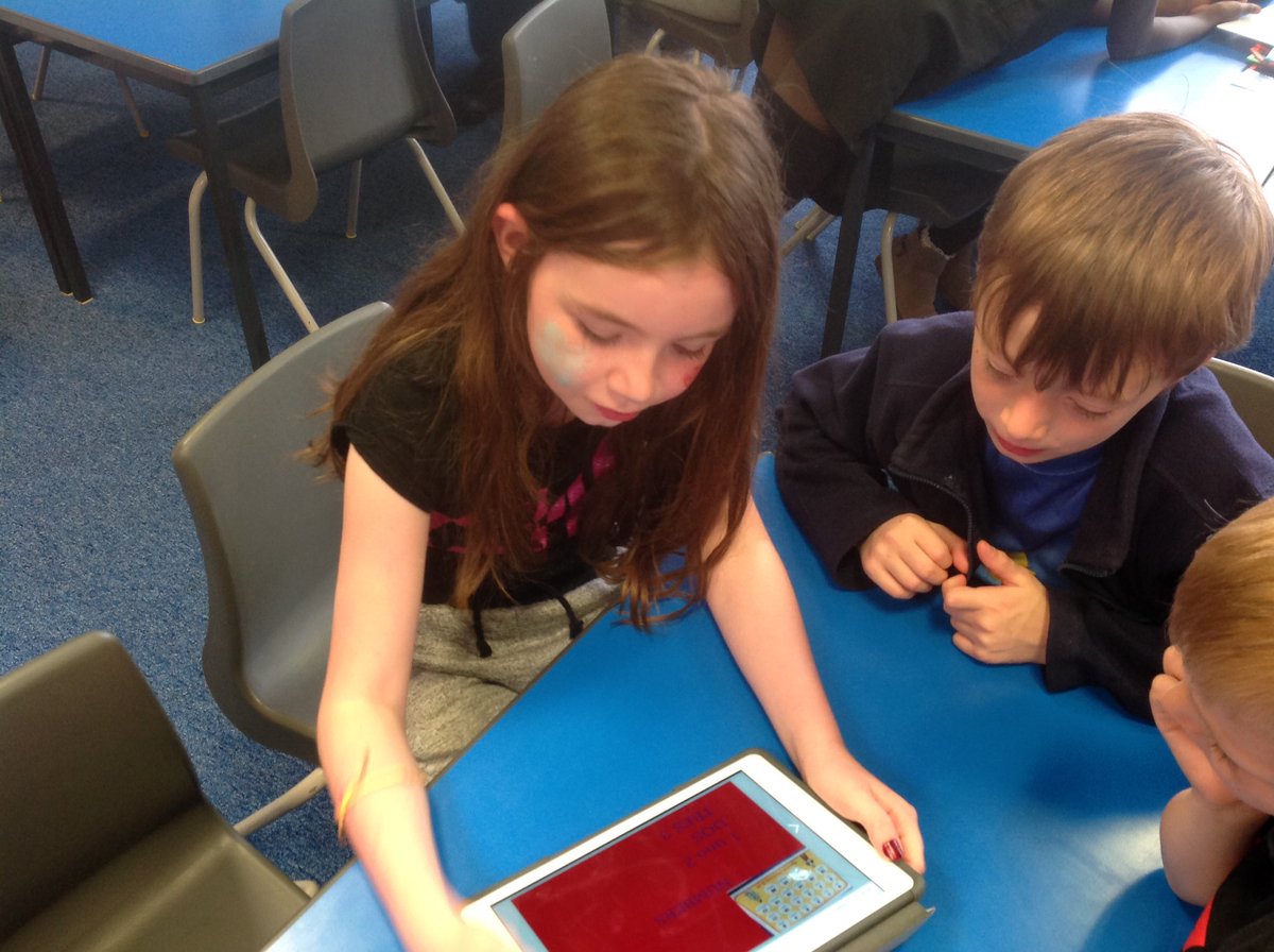MissSCanalView's tweet photo. Sharing our information ebooks about Spain with our P3 buddies 🇪🇸. #peerlearning https://t.co/hfPG2hiG6p
