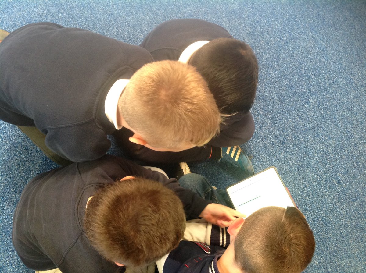 MissSCanalView's tweet photo. Sharing our information ebooks about Spain with our P3 buddies 🇪🇸. #peerlearning https://t.co/hfPG2hiG6p
