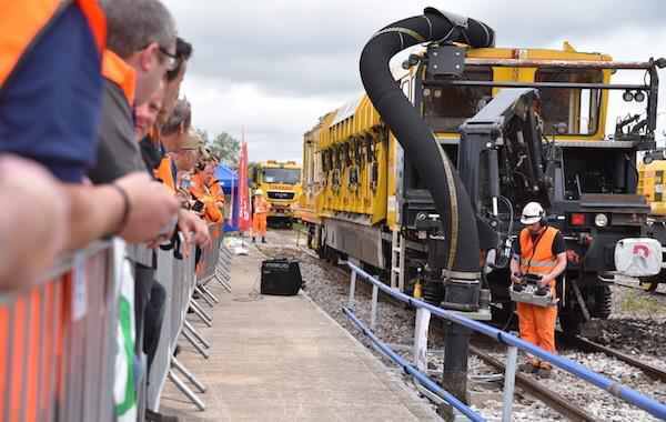 Railcare_'s tweet photo. Come and see us at Rail Live next week and watch live demo's of the RailVac and Ballast Feeder. Stand E7 👋🏻 #Raillive https://t.co/UkABg64M3Q