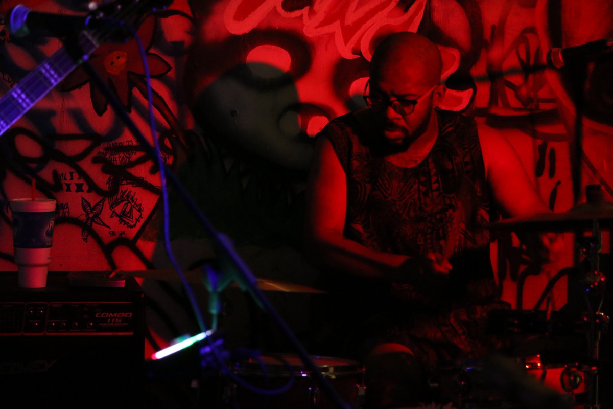 ianquietreview's tweet photo. Mr. Jimmi Maneuva getting it in! 🥁🎶 #TIQR #bandpractice #drummer #drums #thisduderocks #hegotbeats https://t.co/KrkI7Pd3SC
