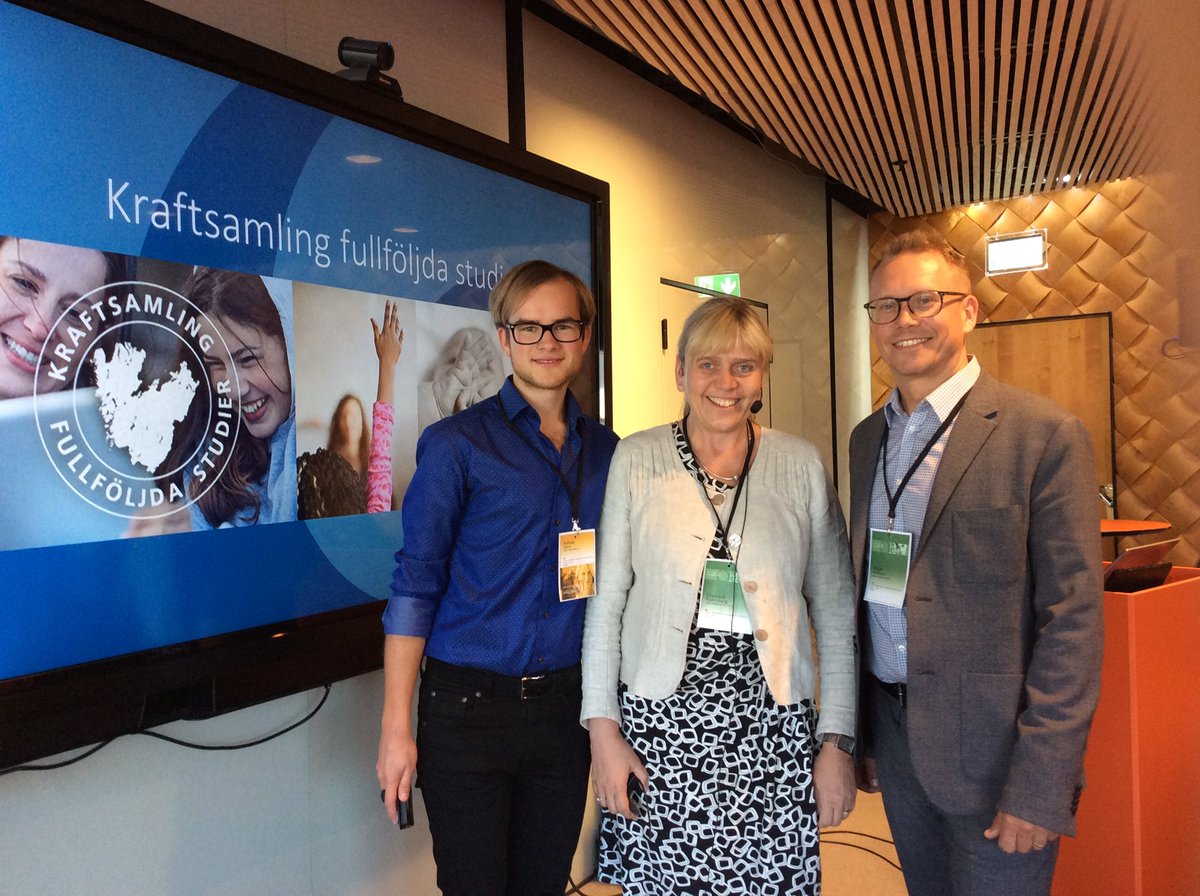 elisabethrahmb1's tweet photo. Västra Götalandsregionen pratar om kraftsamling fullföljda studier på konferens mötesplats social hållbarhet #socialhaallbarhet https://t.co/f8qBtjdNqC