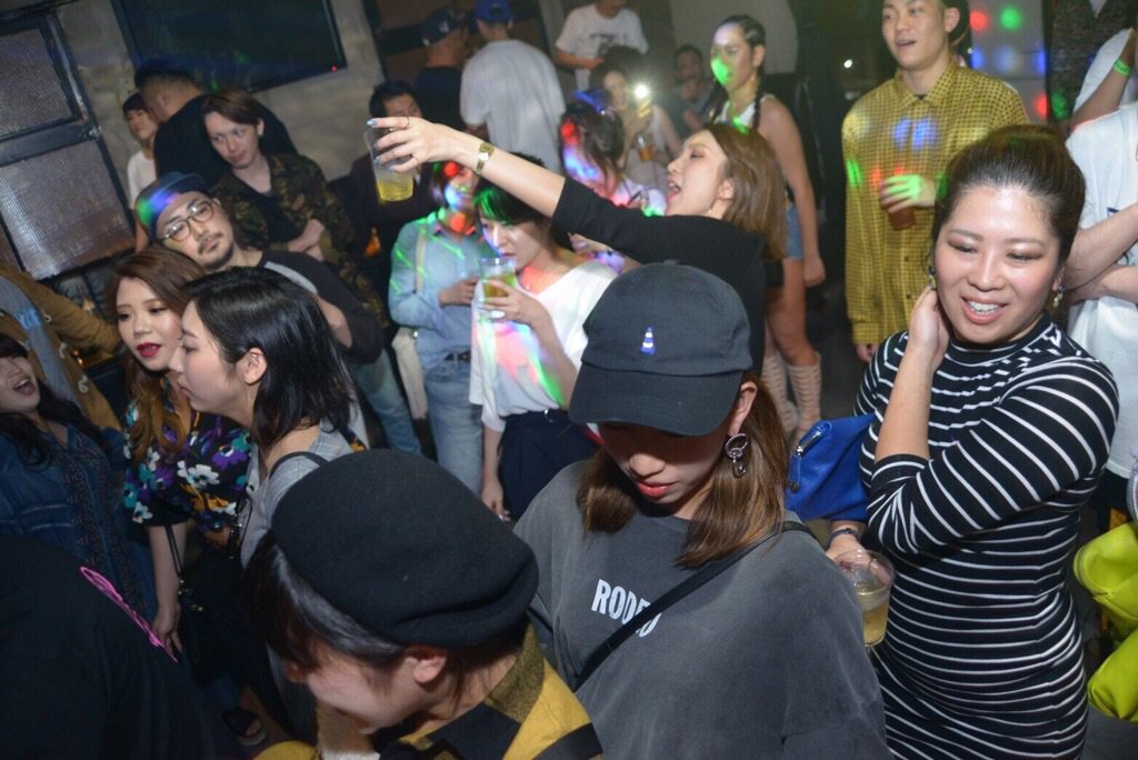 VIVID_KUMAMOTO's tweet photo. 3日後‼️
#VIVID_Kumamoto 5周年🎉
スペシャルゲスト
DJ DARUMA ( #PKCZ #FULL_BK )
この日は豪華ゲストとお祝いモード全開でみんなパーティーしよう㊗️🥂
お洒落してみんな遊びに来てね🤗 https://t.co/N9V9zjy85t