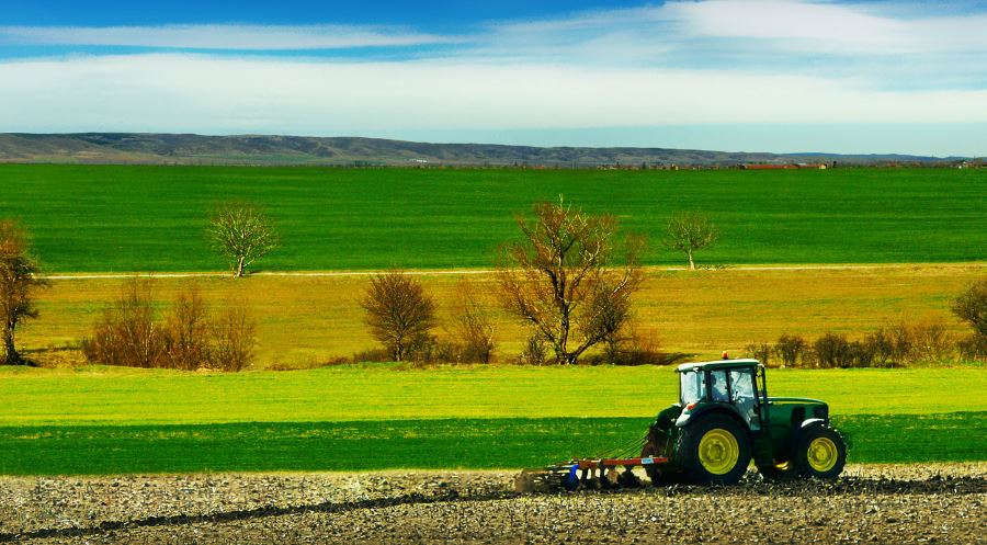 #WednesdayWisdom 
consider water pollution solutions, e.g. fencing off rivers, before it causes problems to your farm! #FarmingTip