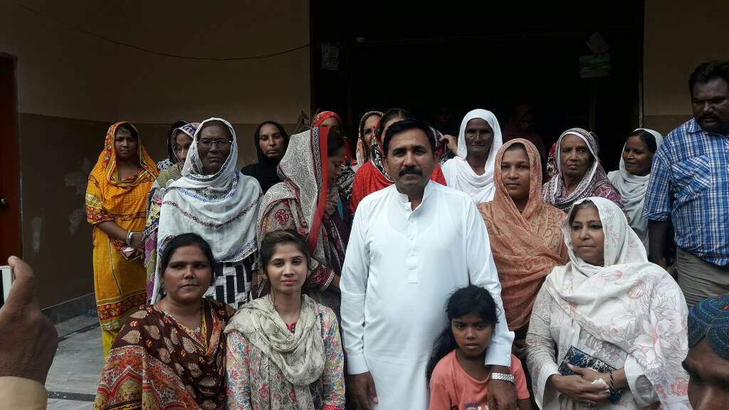 ShokatAbbasiPPP's tweet photo. پی ایس 114 کے ضمنی الیکشن کے حوالے سے منارٹی ونگ کراچی دویژن کے اہم اجلاس جس کی صدارت سید نجمی عالم اور مشتاق مٹو کر رہے ہیں https://t.co/h424uW2vqL