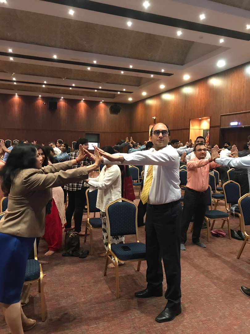 airnewsalerts's tweet photo. Working professionals attend #SitFitYoga workshop at #IndianConsulateinDubai ahead of 3rd #InternationalYogaDay2017. https://t.co/lBXju9wRte