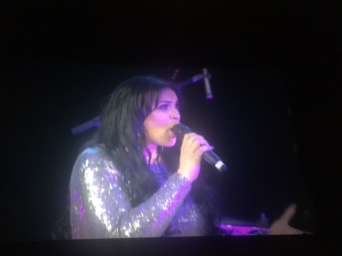 ConditionThis's tweet photo. @meeshjohn Forgot to post these. Saw you perform at the #WhitneyLIVE thing on Sunday. I'm Every Woman was fab! #whitneyfilm #Whitneyhouston https://t.co/v66hcW5ygi