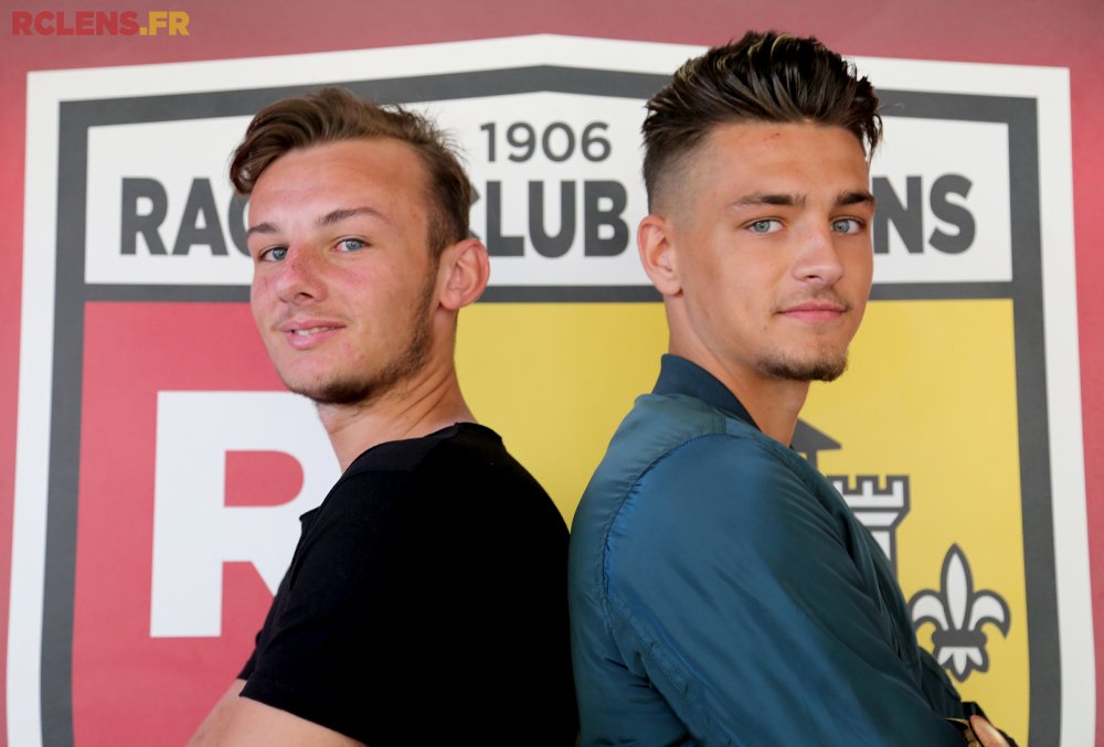 L1transferts's tweet photo. Les jeunes Valentin #Wojtkowiak et Guillaume #Beghin passent pro au #RCLens, respectivement pour 1 an et 3 ans. https://t.co/uwS0i7hBFT