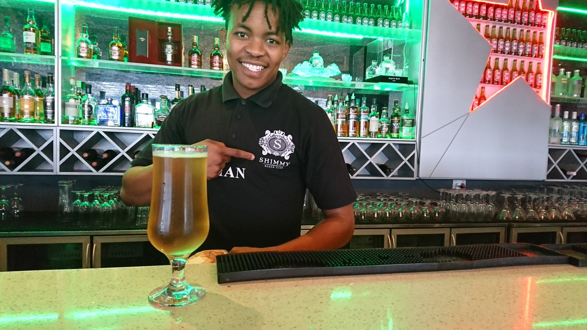 Andre24Social's tweet photo. At Shimmy Beach Club having an awesome beer 🍻 #shimmy #dotchallange #doonething https://t.co/jiNwiDVy40