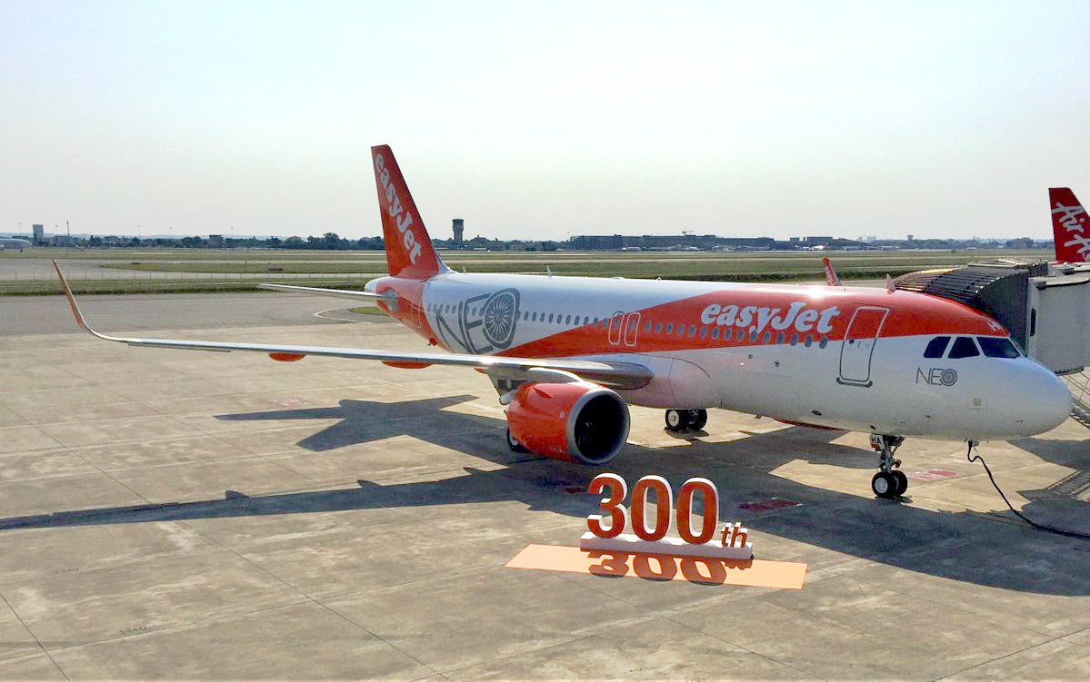 AirportWebcams's tweet photo. LIVE: Track @easyjet 's first A320neo G-UZHA (&amp; their 300th a/c!) on delivery Toulouse-Luton w/ @flightradar24 : https://t.co/4ud2A3NOAq https://t.co/oZInoIUjUx