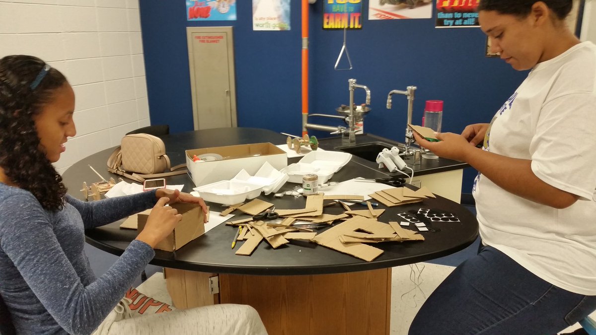 callawayj2's tweet photo. STEM Camp @BI https://t.co/7I9R1WE5tw