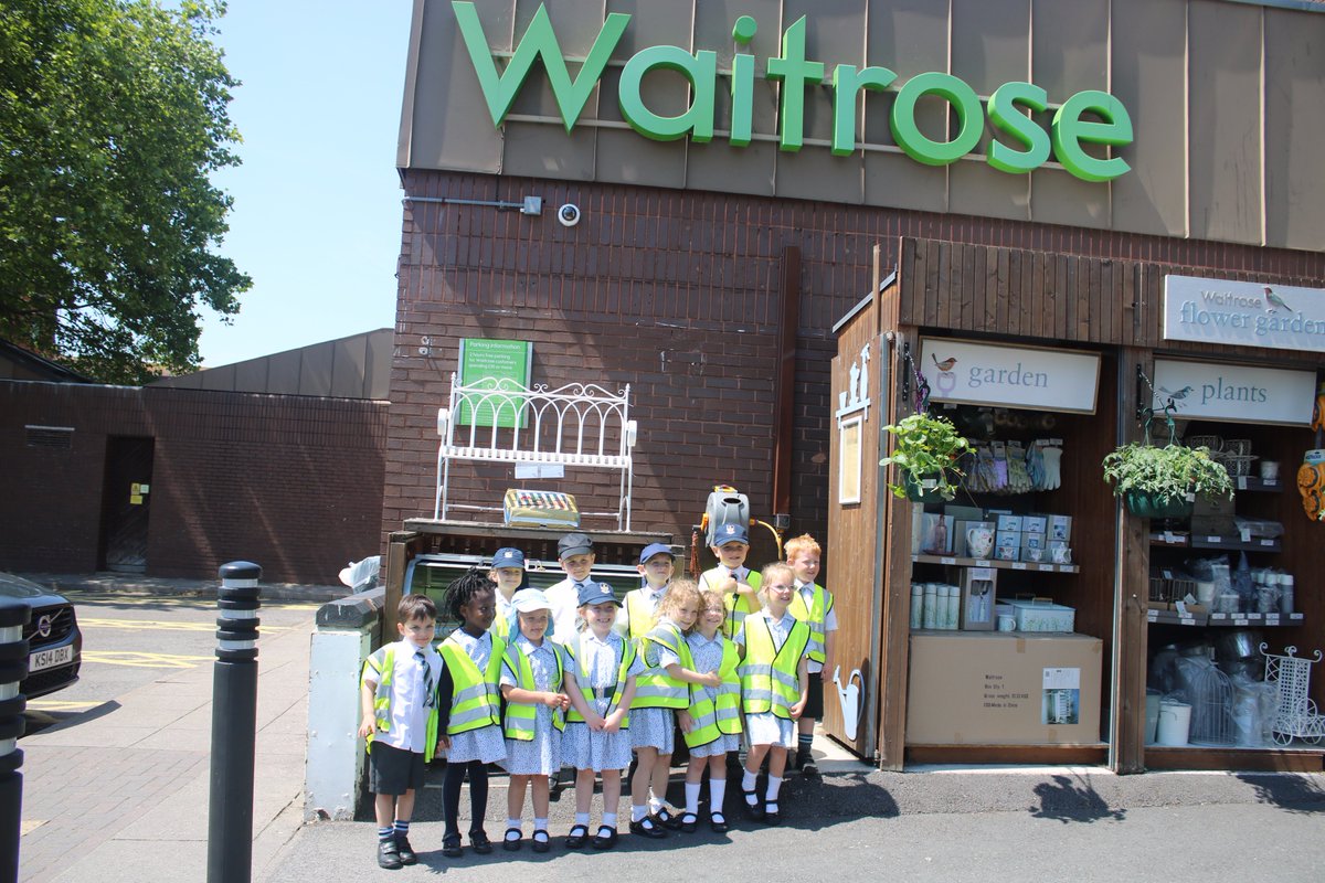 SJCJuniorSchool's tweet photo. Our Reception Class at @waitrose #Southsea, finding out about the different fish they can find under the sea! #SJCPrePrep #Portsmouth https://t.co/UjFb6ZZs5g