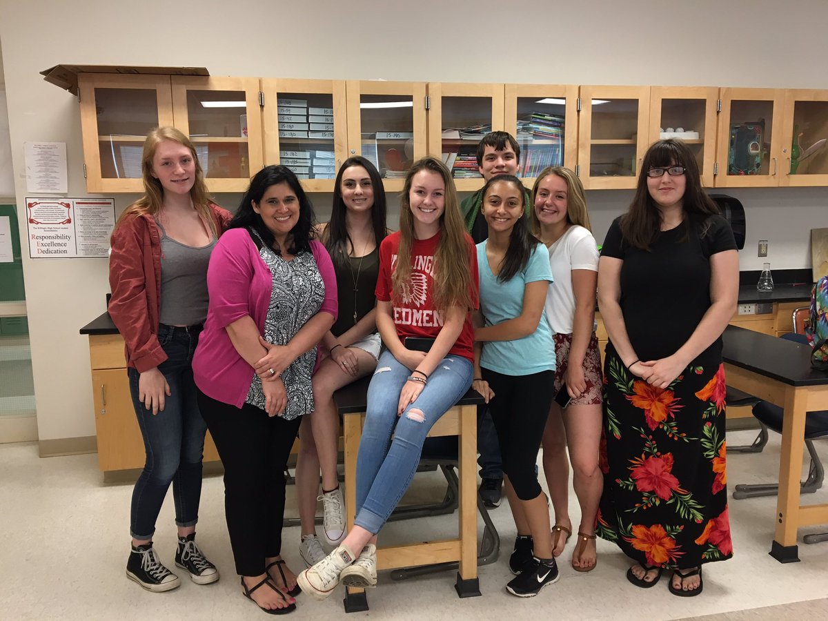 LydiaMiudo's tweet photo. Last day of junior year!  Next time we are together we'll be seniors!  #KHS2211 #bestadvisoryever #Classof2018 https://t.co/nAsNkiN5iZ