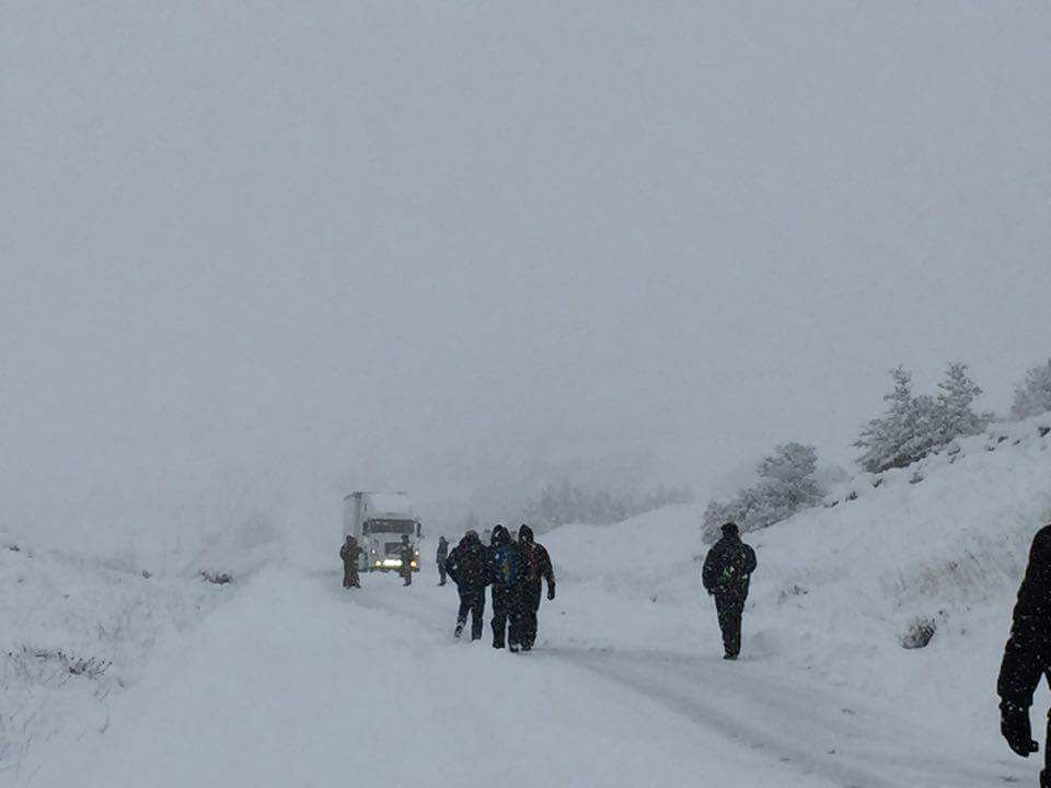 paxeko_aysen's tweet photo. Camión atravesado camino a Balmaceda @radiosantamaria @MOPAysen @RadioGenialFM #aysen #coyhaique https://t.co/mX1dhhh45a