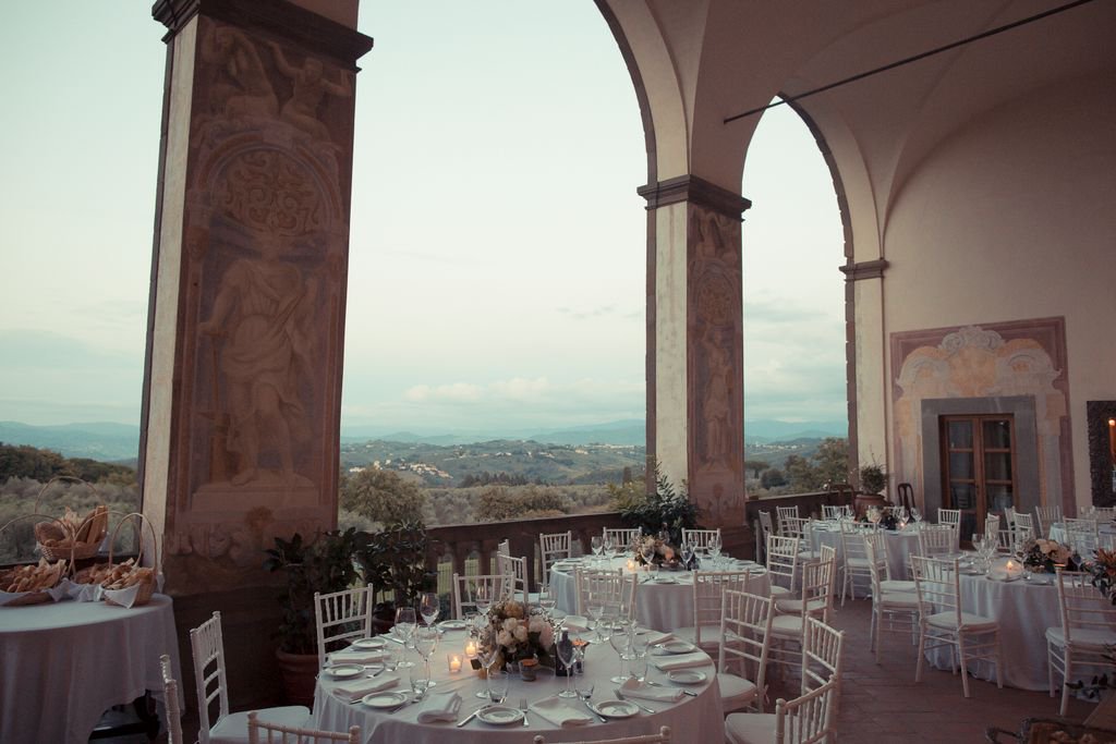 ruffledblog's tweet photo. I'd say that's a room with a view! | event design @WeddingInfinity #ruffledvendor https://t.co/nJ8ZTG8Qyt | photo #davidbastianoni https://t.co/SCgaYVP9WT