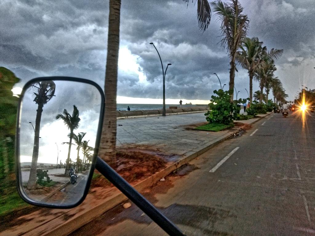 paga11m's tweet image. #feellikegod #avenger #FunRideWithFDD on #pondicherry #beach #road #PhotoOfTheDay #photography