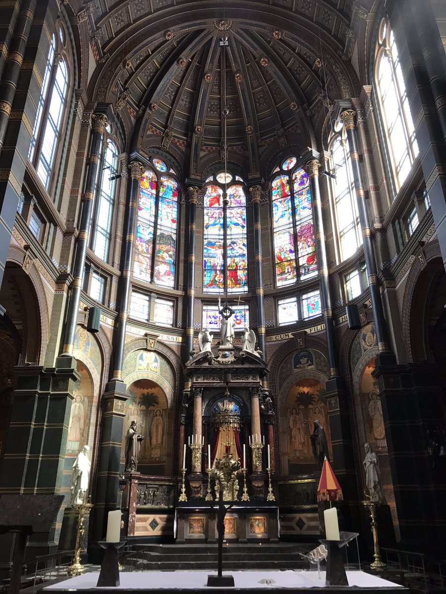 Free entry into St Nicholas Church near Central Station. Open late on Wednesday till 7pm #amsterdamcentraal