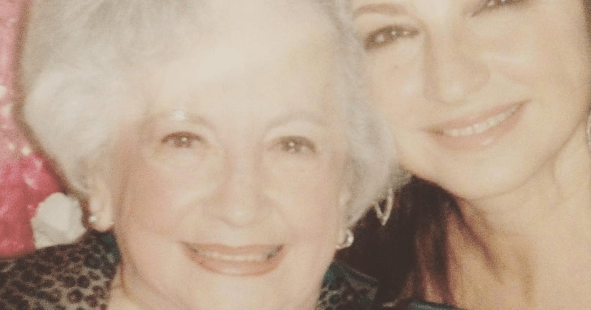 LaRedCaracol's tweet photo. Falleció Gloria Fajardo la señora madre de la cantante @GloriaEstefan. Nuestras más sentidas condolencias. Q.E.P.D https://t.co/GlRvHytYGV