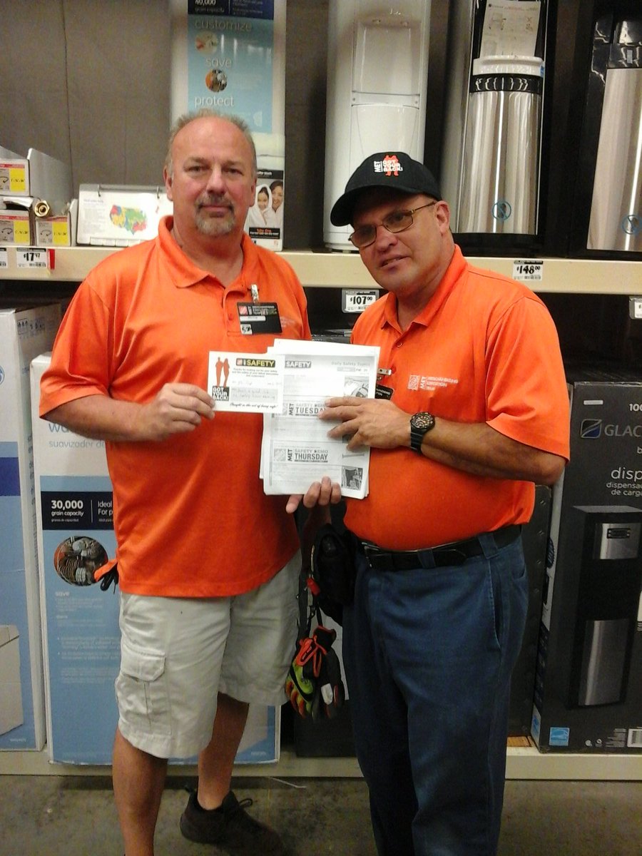 LarryThd's tweet photo. Phillip  Crump at 6561  does a great  job as safety  captain.
Thanks from Gabe. https://t.co/v1D7EzGzV3