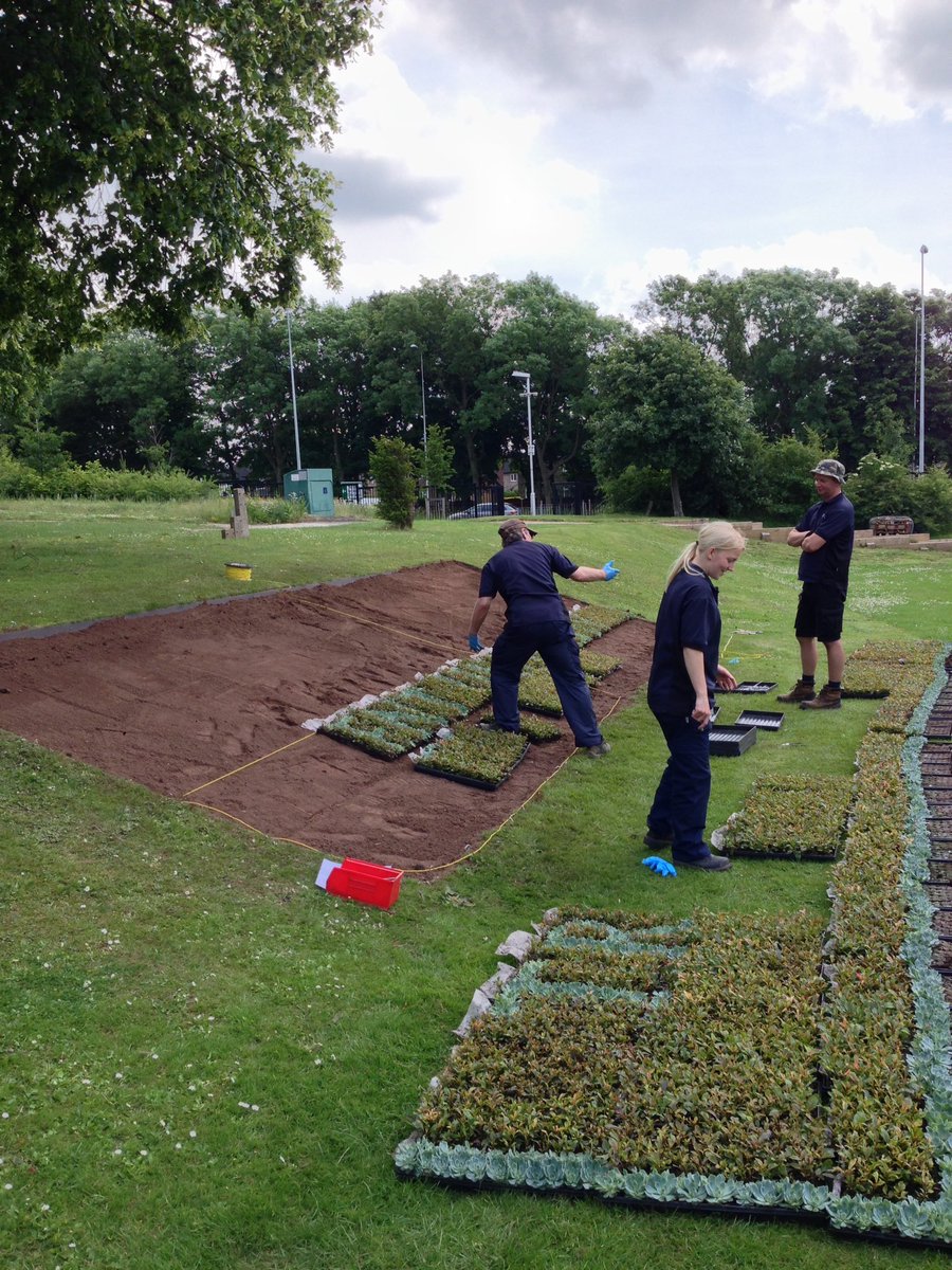 NHarrisonHortic's tweet photo. Installation of the logo by @CatherineOakes6 @David30ish @NHarrisonHortic  and Ian from @NTULandscapes https://t.co/C5ydaTBMd1