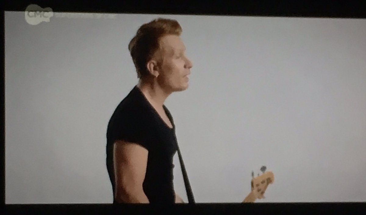 brendafromyenda's tweet photo. When you can't sleep and flick the tv on #CMC @Mcornellmusic #inthistown https://t.co/tgJuPntfXl
