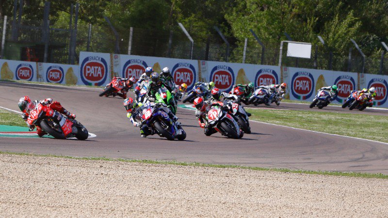 PaddockMotocicl's tweet photo. Razgatlioglu llega a Misano como líder Campeonato Europeo     Superstock1000 @Toprak_TR54 @circuitomisano @WorldSBK https://t.co/GXIv0jYaNH https://t.co/OgDQU01NQH