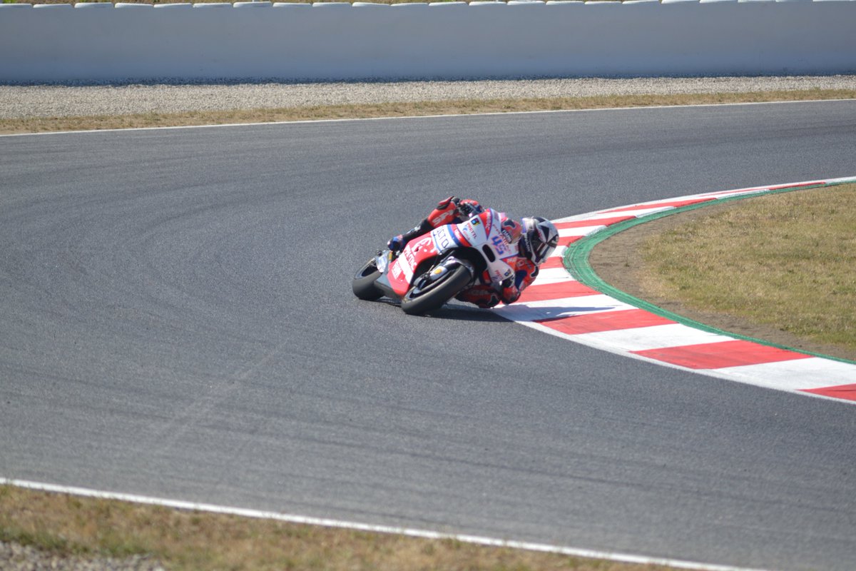 PaddockMotocicl's tweet photo. Márquez domina el #CatalanTest por delante de Viñales @Circuitcat_es @MarcMarquezFaan @FansMaverick25 https://t.co/LRohVC2W8U https://t.co/qVETghAy19