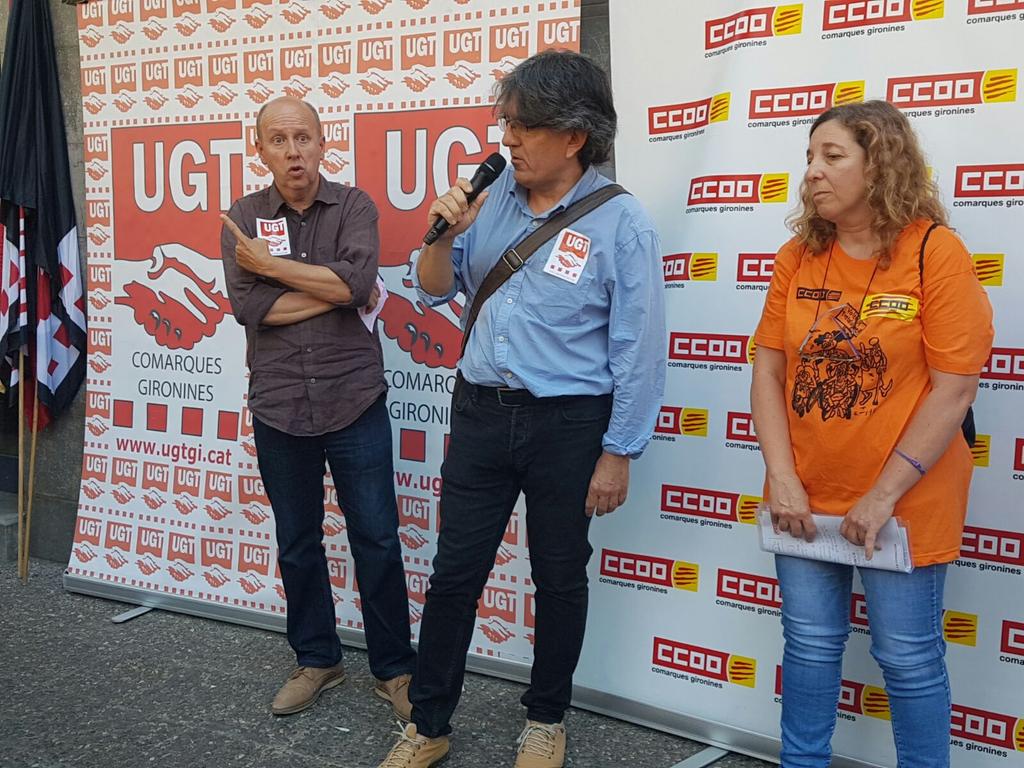 XavierCasasUGT's tweet photo. Concentració a patronal Girona FOEG @UGTgi @ugtcatalunya Exigim increment salarial a convenis col.lectius #orgullUGT https://t.co/knE7FC1X2X
