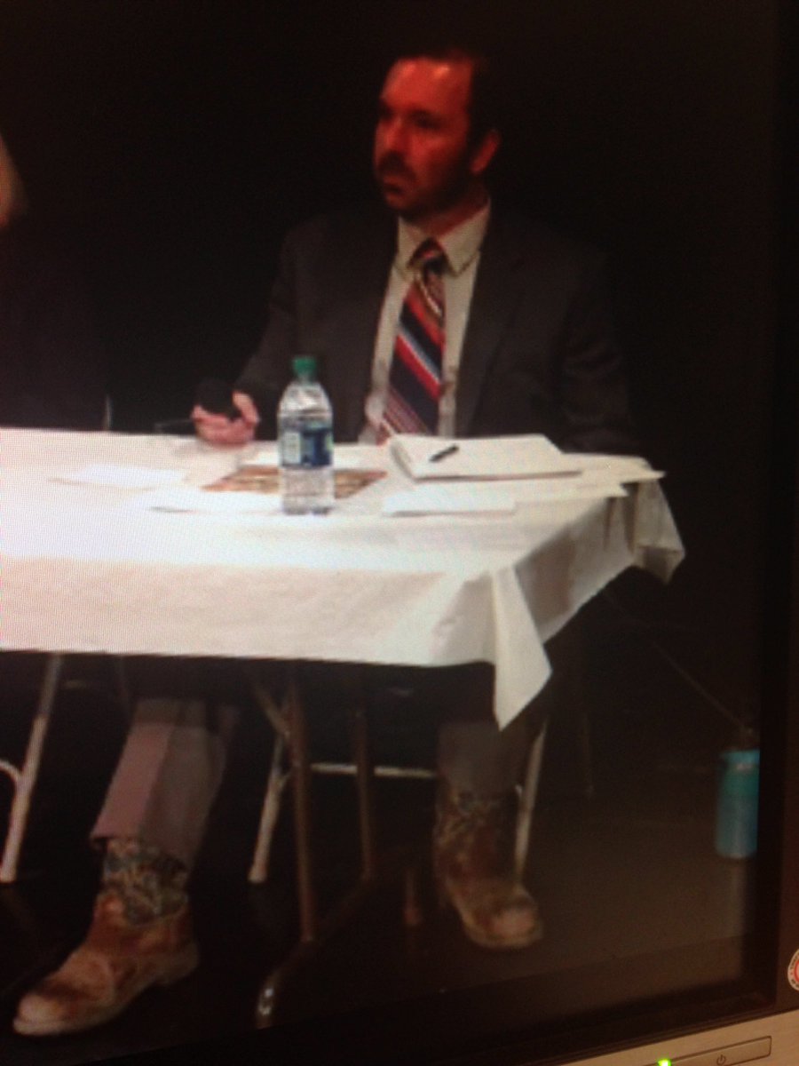 lexigolddragqwn's tweet image. Get you a man that can do both. Shirt and tie with boots. @VoteCarl #FliptheThird
