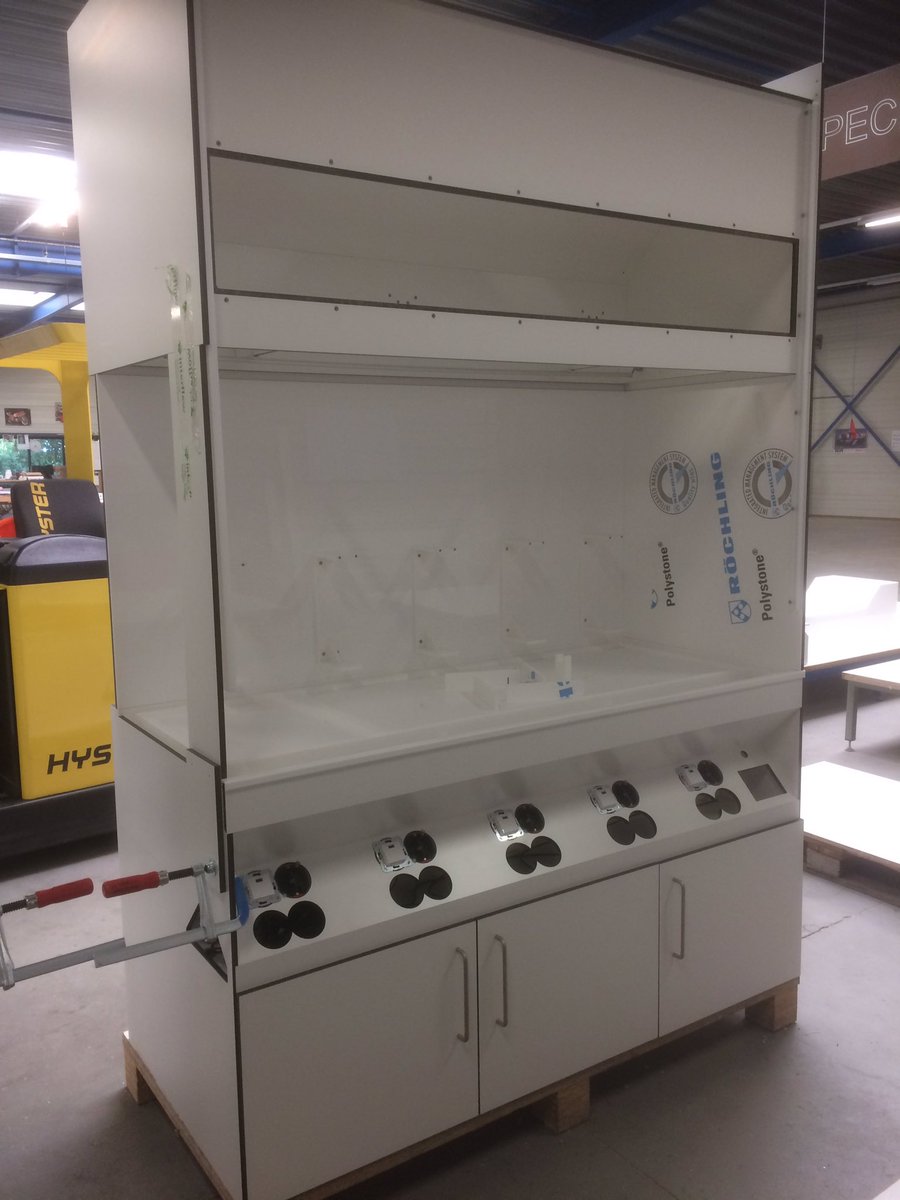 mario_kuiper's tweet photo. HPL #downflow, combi met #polypropyleen werkruimte, special @InterflowBV #kunststof #high Tech ver/bewerking #vakmanschap #klantoplossing https://t.co/GsgoQoMqyo