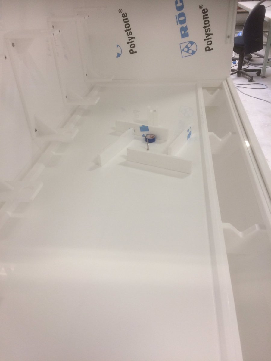 mario_kuiper's tweet photo. HPL #downflow, combi met #polypropyleen werkruimte, special @InterflowBV #kunststof #high Tech ver/bewerking #vakmanschap #klantoplossing https://t.co/GsgoQoMqyo