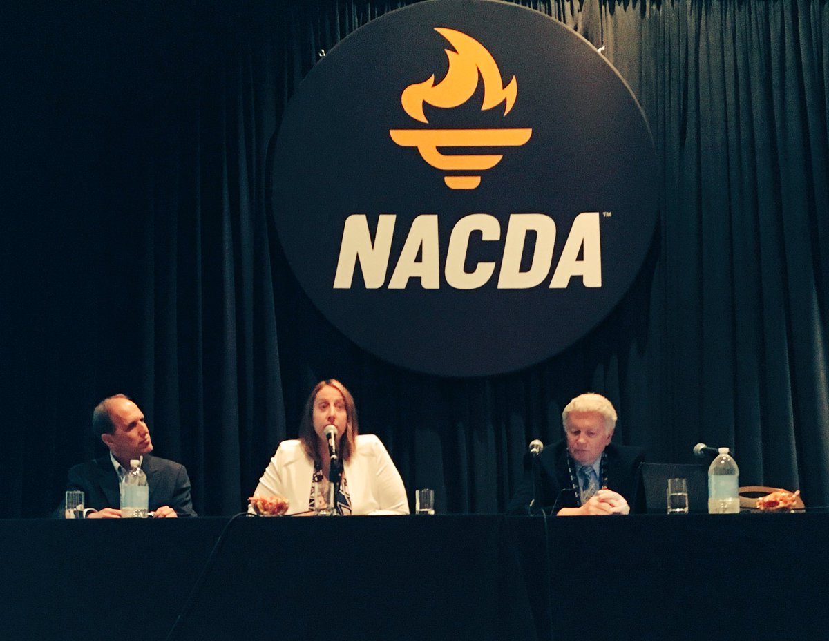 KallieMcCrae's tweet photo. .@BlueHensRawak shares the #bluehens approach at #nacda2017: 

✔️transparency 
✔️accountability 
✔️growth mindset
✔️TEAM https://t.co/qT4lYtyfVa