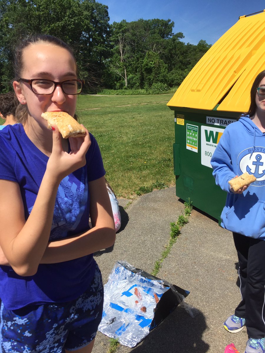 knavtech's tweet photo. Hmmmm solar cooked food is the best food! @MapleHill_MS #sunnyday #yum https://t.co/TZyaQLYY5w
