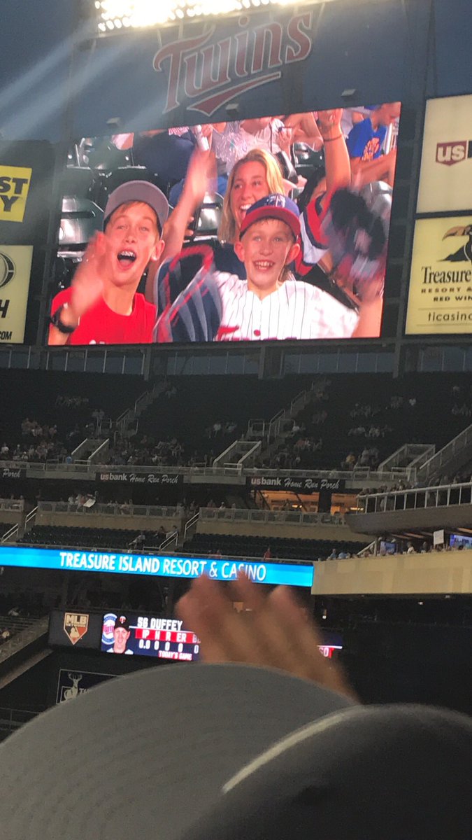 mandywillyard's tweet photo. Great night to bring my nephews out to watch the @Twins bang out a franchise-record 28 hits!⚾️😎 #Baseball #MNTwins https://t.co/JvMIgFy3Ki