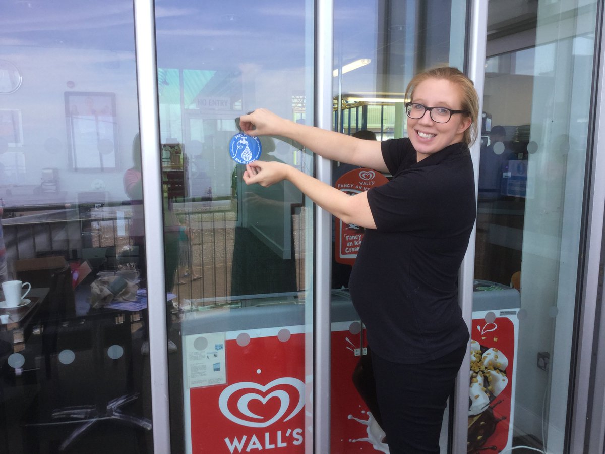 HunstantonToday's tweet photo. Refill Hunstanton launched today - Fill up for Free @HunstantonOasis @CitytoSeaBrist @PlasticOceans @RefillBristol @MrGreenGus https://t.co/seklgglRe5