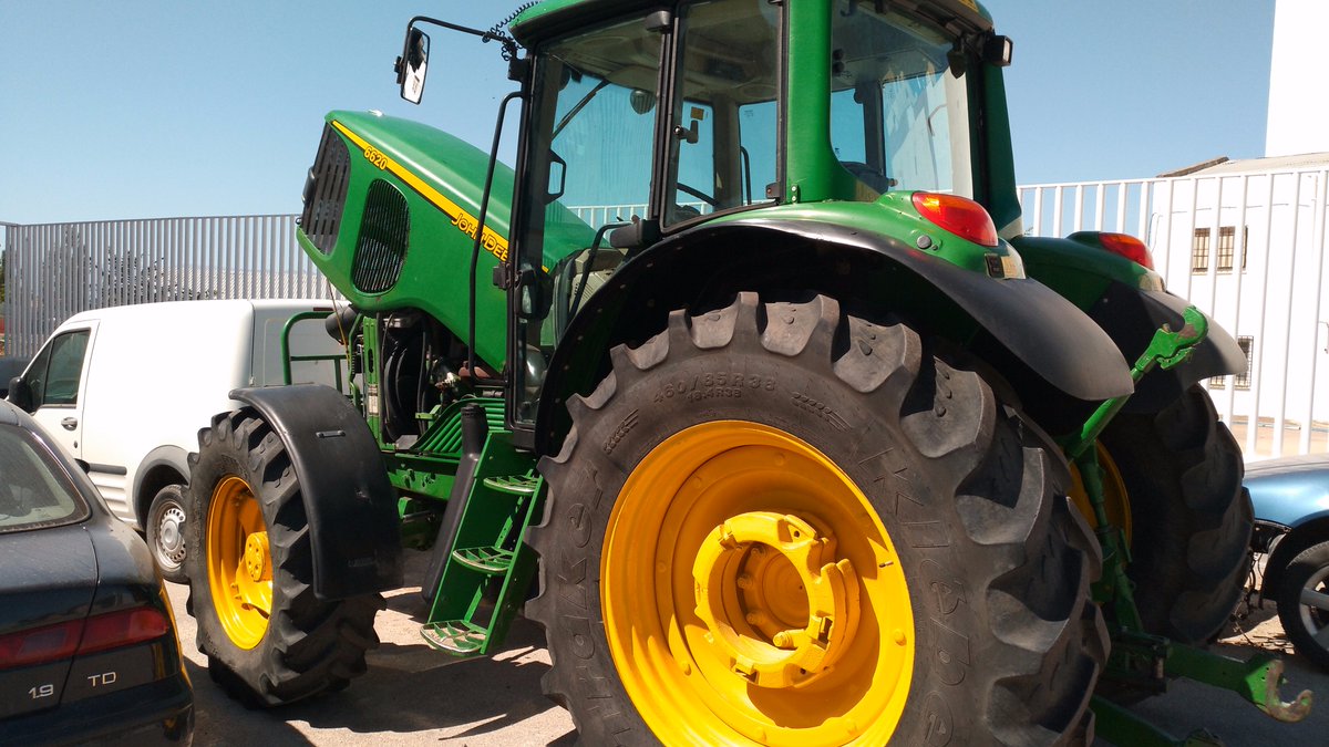 LabElectronico's tweet image. Con esta calor, nuestro cliente hace un descanso para darle un poco de aire fresco a este John Deere 6620 160CV #Letractor #johndeere #repro