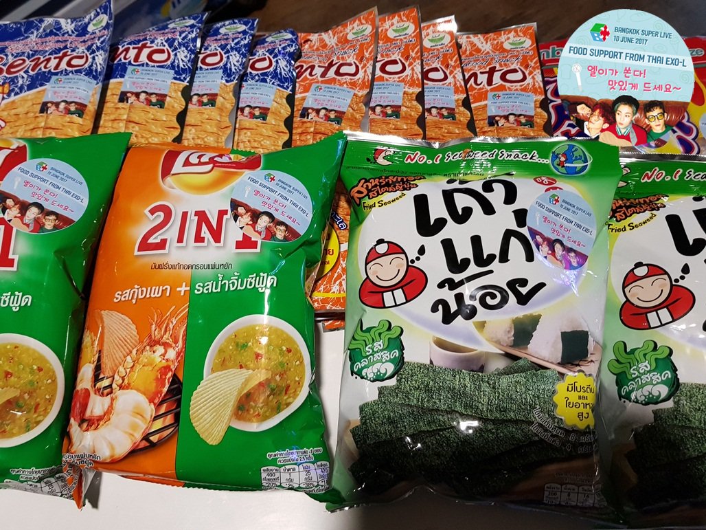 exocbxth's tweet photo. [ของขวัญจาก CBX Food Support](1) เพราะครั้งนี้มีศิลปินคนอื่นๆ มาร่วมงานด้วย ทางเราก็มีขนมเล็กๆ น้อยๆ จัดให้ด้วย เป็นชุดๆ ไปแต่ละห้องค่ะ https://t.co/zsJAfzE7kh