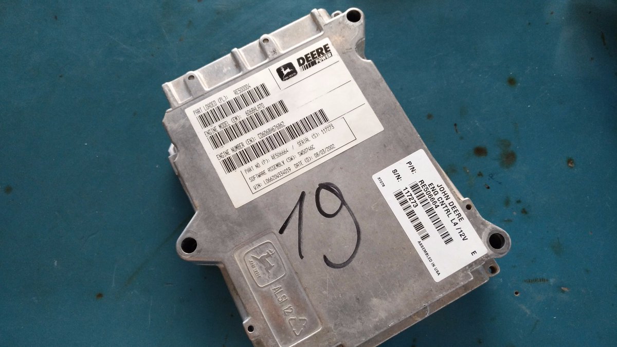 LabElectronico's tweet image. Con esta calor, nuestro cliente hace un descanso para darle un poco de aire fresco a este John Deere 6620 160CV #Letractor #johndeere #repro