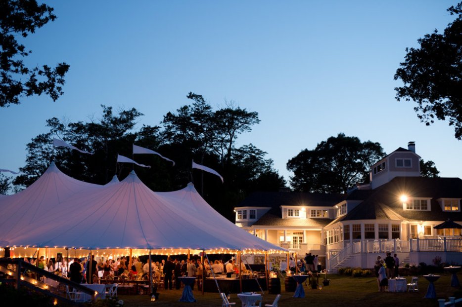 Featured on <a href="/stylemepretty/">Style Me Pretty</a>! A #duxbury backyard wedding... stylemepretty.com/2017/06/09/dux… <a href="/TheCateredAffr/">The Catered Affair</a> <a href="/gusandruby/">Gus And Ruby</a>