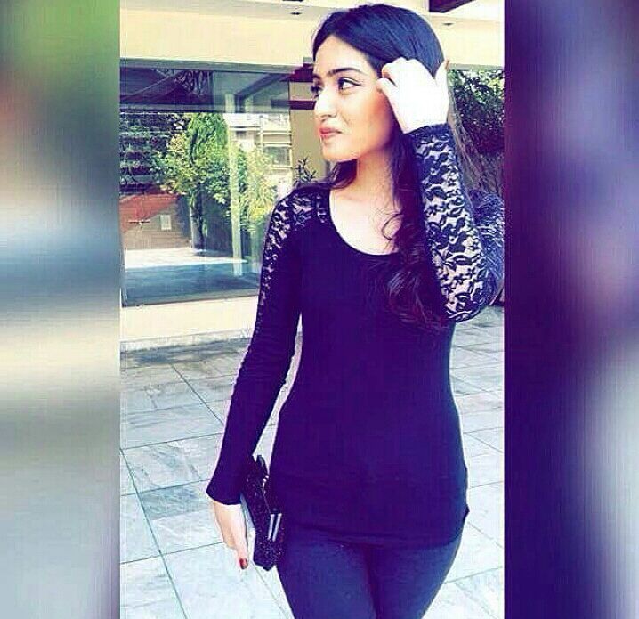 lamodeicon's tweet photo. https://t.co/5KMsX8xDGB - Lamode Fashion Journal:
@shahnoor_ovais with #lamodescore68 #lamode60s
#lamodeicon #fashion #style #icon #lfj … https://t.co/PgobJLtYwK