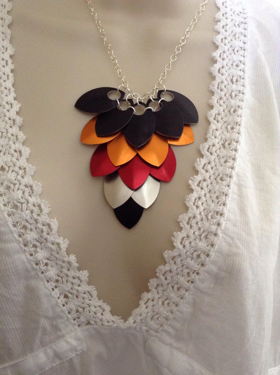 ArtisanJByViv's tweet photo. Statement Necklace, Scale Maille Necklace, Bib Necklace, Boh… https://t.co/obupgURtDG #BeadsofCreation #FlameColours https://t.co/JNUyp1axdy