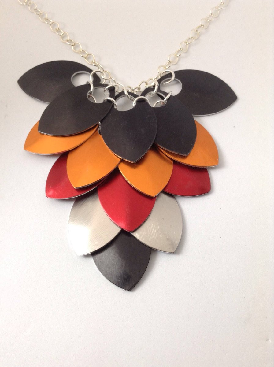 ArtisanJByViv's tweet photo. Statement Necklace, Scale Maille Necklace, Bib Necklace, Boh… https://t.co/obupgURtDG #BeadsofCreation #FlameColours https://t.co/JNUyp1axdy