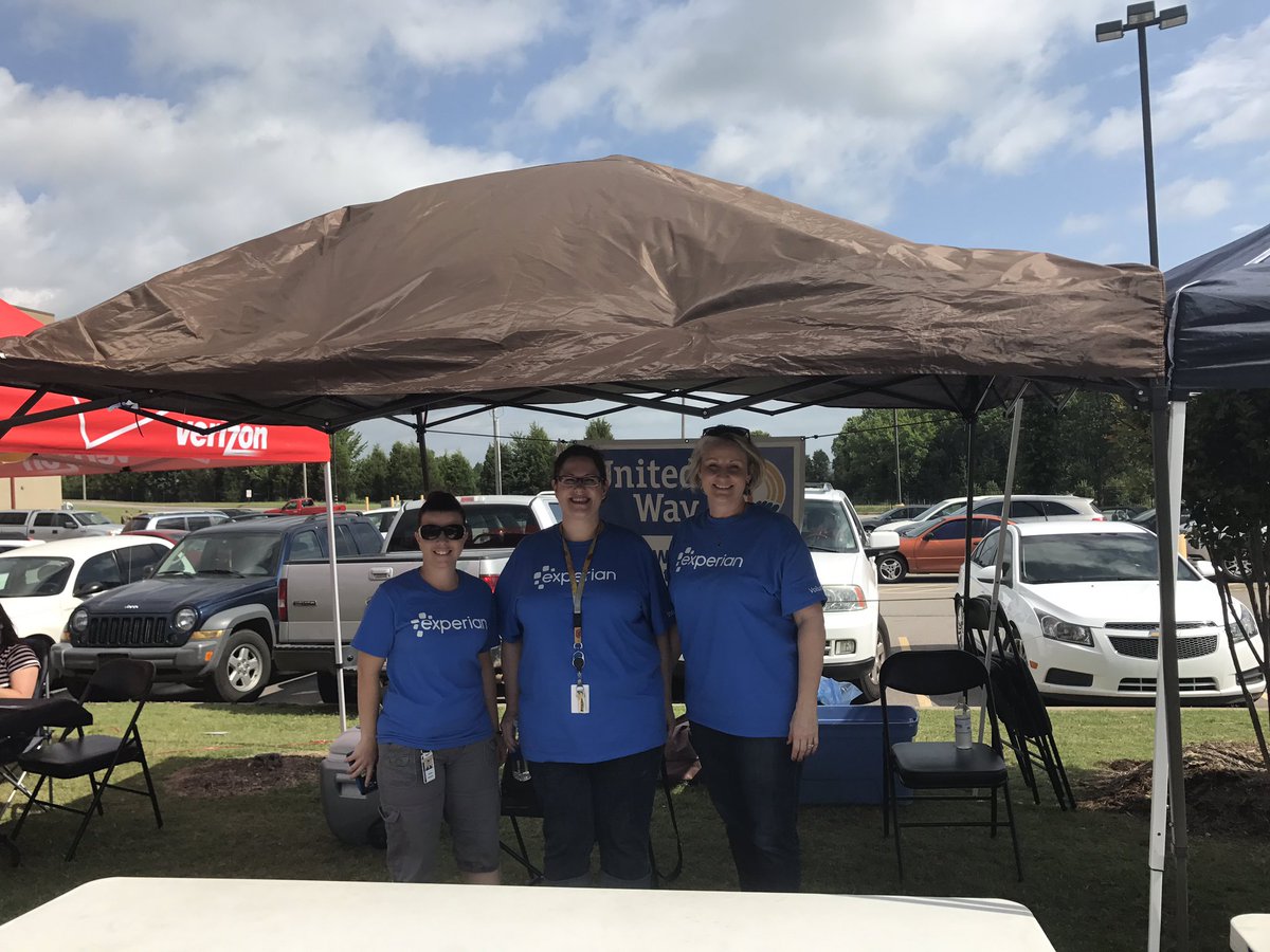 ozarkpenni's tweet photo. thanks to Experian for volunteering at United Way Touch a Truck!!!! 10-2 today at Van Buren High School gym parking lot!!!!#uwfsa https://t.co/7UnYCvpM4k