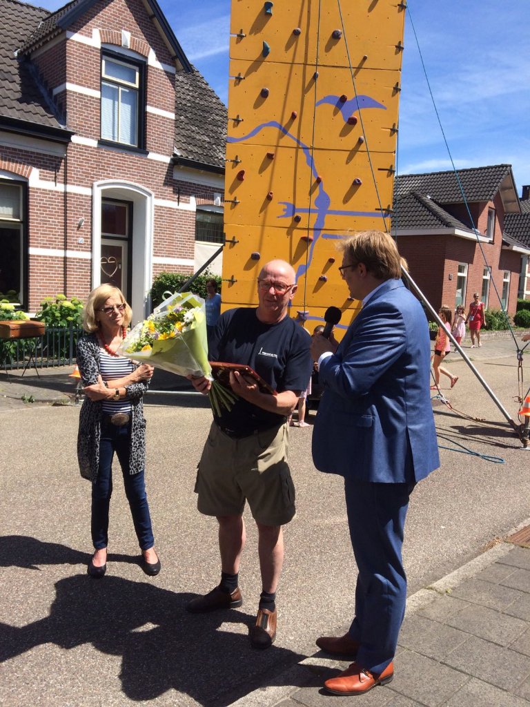 Frank Nijpels wordt geëerd bij de <a href="/buitenspeeldag/">Buitenspeeldag</a> Al 15 jaar een succes Loseweg Klasse Frank <a href="/Stimenz/">Stimenz</a> @marksandmann