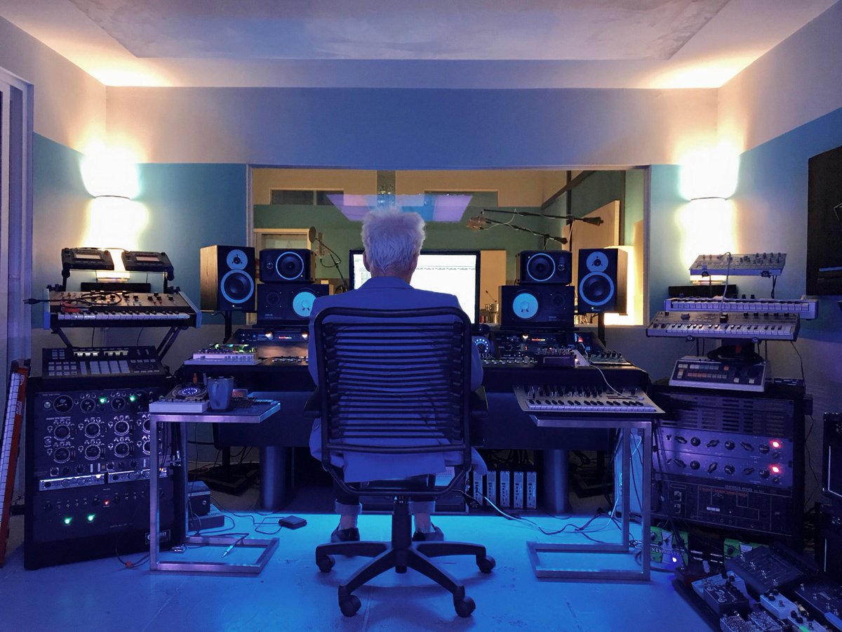TheAutomatics's tweet photo. Surveying his kingdom, #davidphilp at @highdivestudio during recording of the #newalbum @taylorbarefoot @LAMusicBlog @canyonconcerts https://t.co/svlejd5wd6