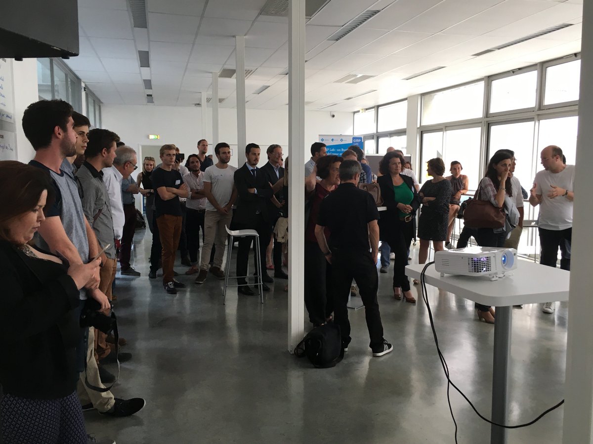 FrenchTechBdx's tweet photo. Ouverture officielle de l'incubateur #étudiant @UBee_Lab de l'@univbordeaux ! #UBooster2017 ✊🎉 #entreprendre https://t.co/UgeaOFDftO