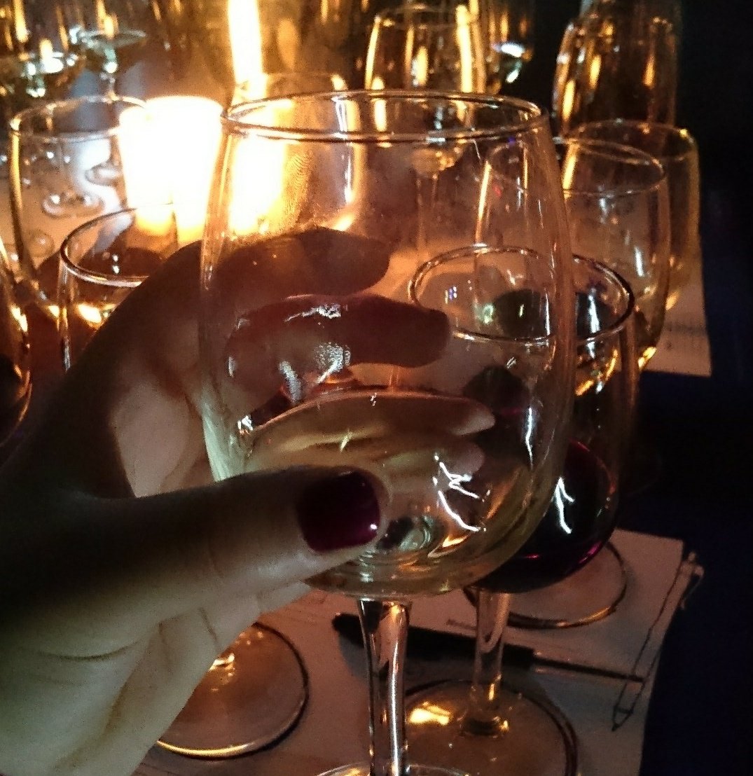 imkawebb's tweet photo. Wine tasting in the dark... Best idea ever! #wineinthedark with @flagstonewines #WineWednesday https://t.co/ERG2UkP3yL