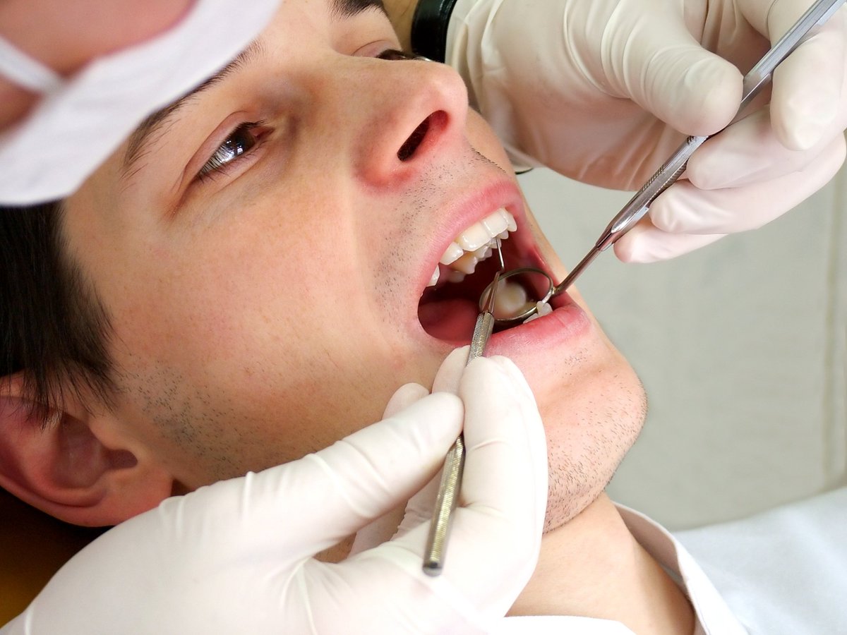 HowardFarran's tweet photo. Breaking News: Dentists in France go on strike over pay. https://t.co/pzn4AMoWlF. Dentists say rates have not changed in years. https://t.co/cxJ1c95kP5