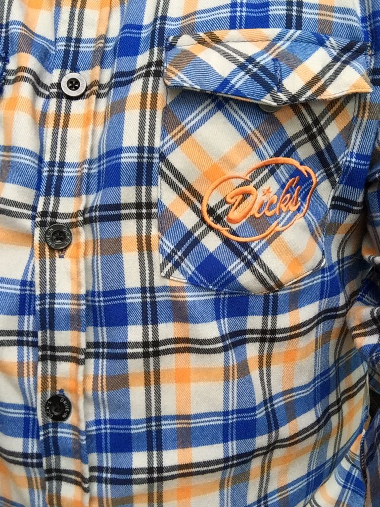 AndrewBohrer's tweet photo. Enjoy your sports teams, I'll take my regional burger chains:  #dicksburger  #polyester #buttondetail https://t.co/Uz4w9eTqPK